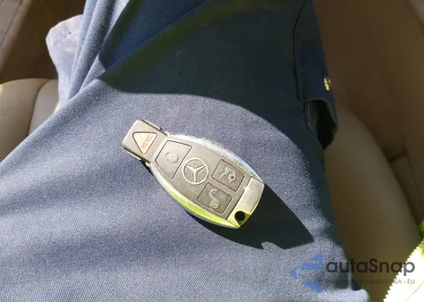 2013 Mercedes-Benz C 350 Sport из США, поврежденный, VIN WDDGF5HB1DA861449